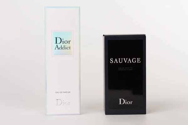 Due scatole della fragranza Dior Addict e Dior Savuage — Foto Stock