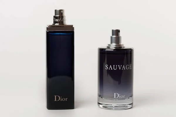 Duas garrafas da fragrância Dior — Fotografia de Stock