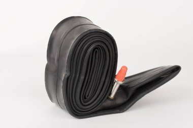 Bisiklet iç lastiği iç lastik beyaz arka plan üzerinde izole, studio fotoğraf,