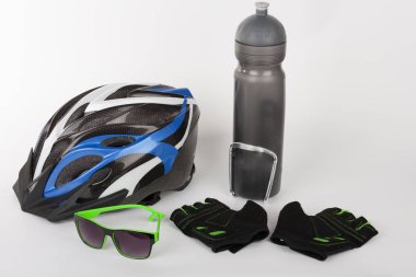Bisiklet aksesuarları, Bisiklet kask, Bisiklet eldiven, gözlük ve su