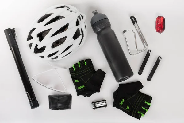 자전거 액세서리, 자전거 헬멧, 자전거 장갑, 안경, 물 — 스톡 사진
