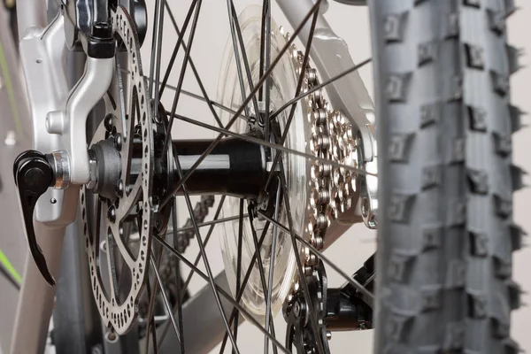 Piasta tylnego koła roweru, widokiem, studio Fotografia z bliska. — Zdjęcie stockowe
