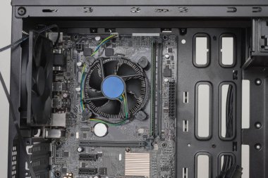 Pc bina, siyah bilgisayar MIDI için eklenen Atx anakart 