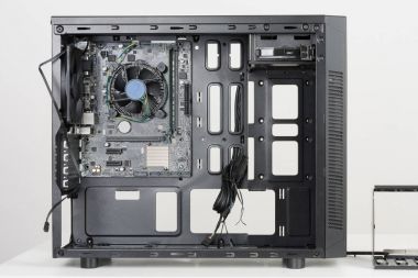 Pc bina, siyah bilgisayar MIDI için eklenen Atx anakart 