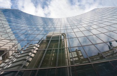 Londra'nın yüksek teknolojili mimari tarzında inşa Lloyds.