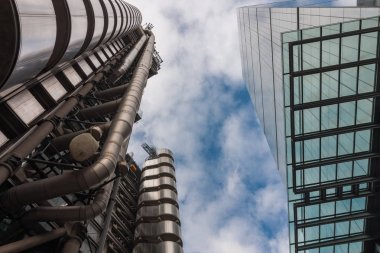 Londra'nın yüksek teknolojili mimari tarzında inşa Lloyds.