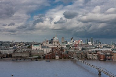 Thames Nehri, St Paul's Katedrali ve The Millenium Bridge Londra'nın Kuzey Bankası havadan görünümü
