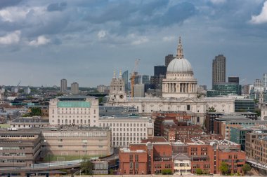River Thames, Londra'daki St Paul Katedrali Kuzey Bankası havadan görünümü. 