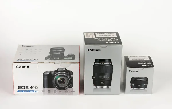Três caixas, Canon 40D e lente Canon EF 100 mm f 2,8 e Cano — Fotografia de Stock