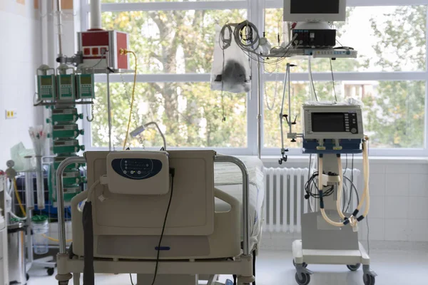 Unidad Cuidados Intensivos Hospital Cama Con Monitor Ventilador Lugar Donde — Foto de Stock