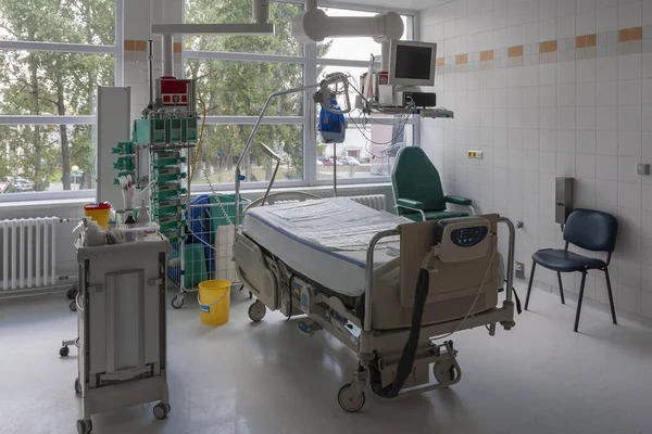 Intensivvårdsavdelning Sjukhus Säng Med Monitor Plats Där Behandlas Patienter Med — Stockfoto