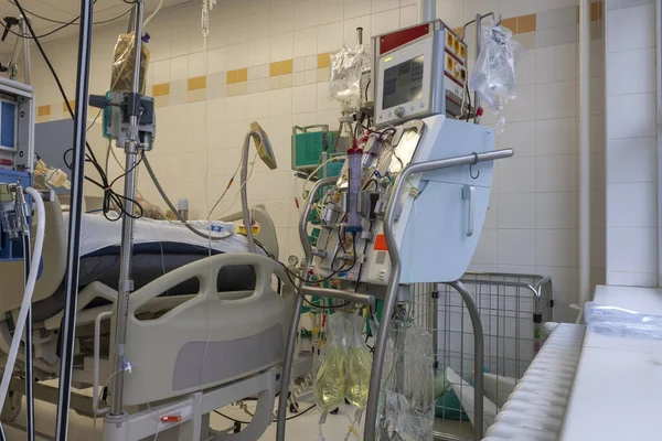 病院のIcuの透析装置 コロナウイルスによる肺炎患者の治療が可能な場所 Covid — ストック写真