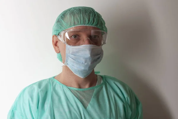 Infirmière Avec Lunettes Protection Plastique Masque Facial Capuchon Robe Avec — Photo