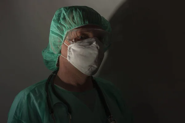Infirmière Avec Lunettes Protection Plastique Respirateur Ffp2 Capuchon Robe Avec — Photo