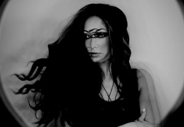 Temná fantasy portrét kouzelník žena, třetí oko, čarodějnice koncept — Stock fotografie