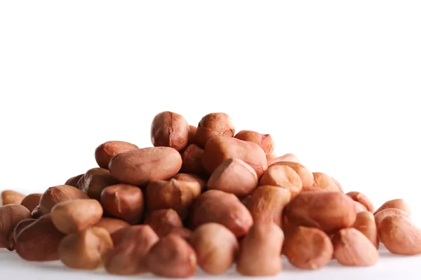 Pile Cacahuètes Avec Peau Isolée Sur Blanc — Photo