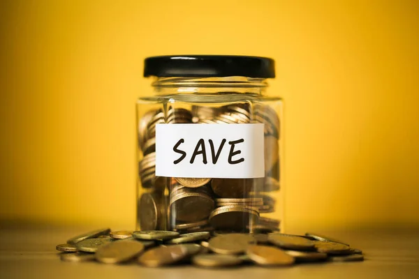 Munten In glas besparen geld Jar — Stockfoto