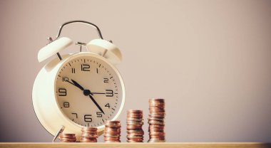 Zaman para kavramıdır.