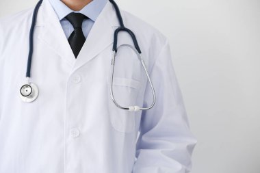 Steteskoplu doktor.