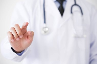 Doktor parmak basarak