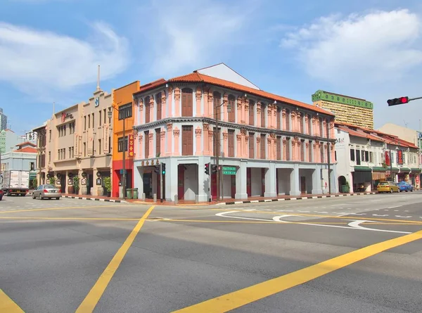 The junction of South Bridge Road with Upper Cross Street in Singapore`s Chinatown. — Stock Photo, Image