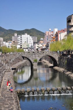 Megane köprü ya da gözlük Bridge uygulamasında Nagasaki, Kyushu, Japonya.