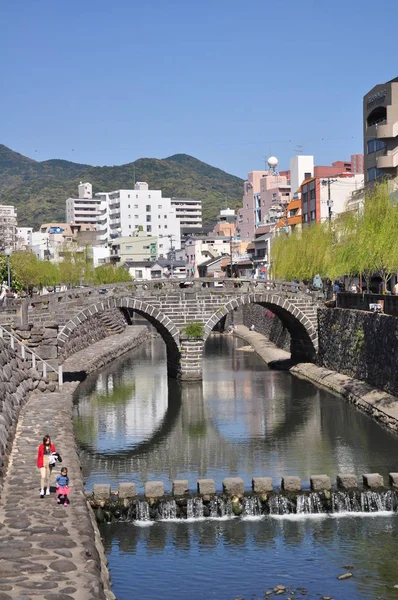 Puente Megane o Puente de gafas en Nagasaki, Kyushu, Japón . — Foto de Stock