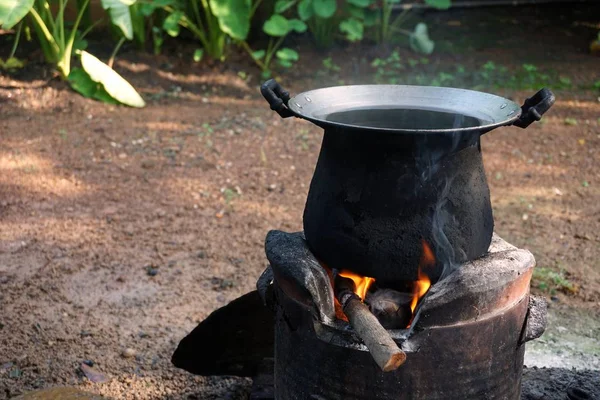 Kırsal kesimde pişirme Tay — Stok fotoğraf