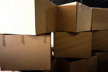 karton kutu yığını 