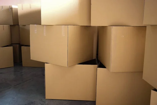 Стопка картонной коробки — стоковое фото