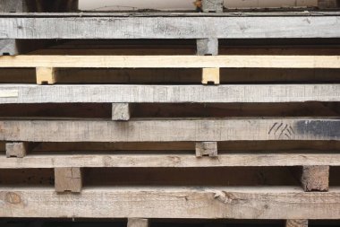 ahşap Paletler yığını 