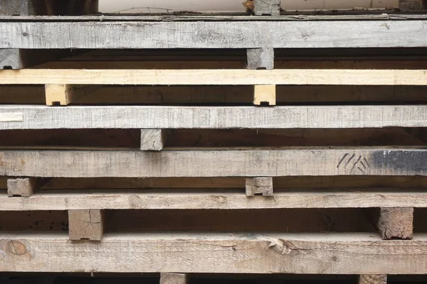 ahşap Paletler yığını 