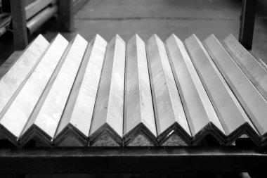 açı metal yığını 