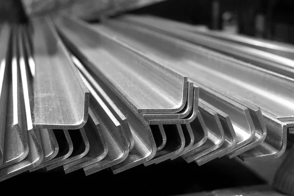 açı metal yığını