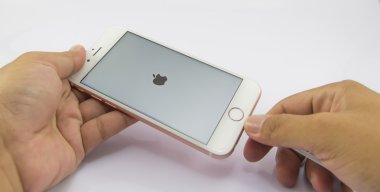 Şarj cihazı ile Smartphone 