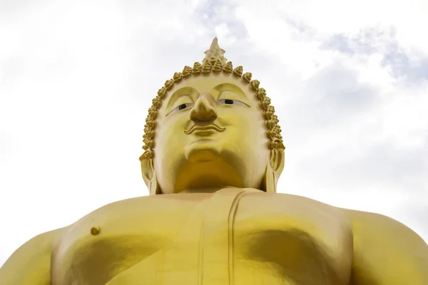 Goldene Buddha-Statue — Stockfoto