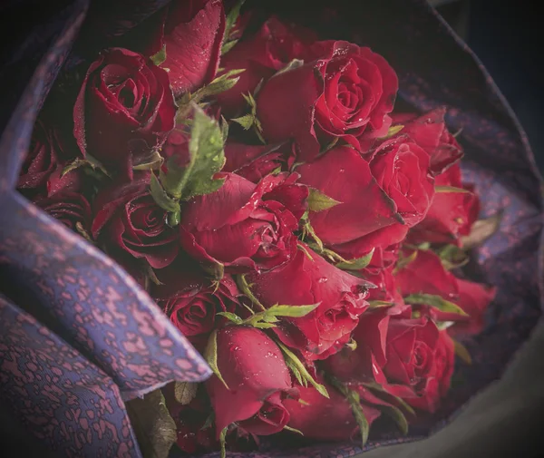 Kytice z rudých růží. — Stock fotografie