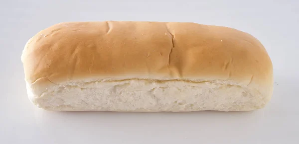 Brød på hvit bakgrunn – stockfoto