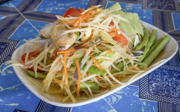 Salada de mamão com caranguejo — Fotografia de Stock