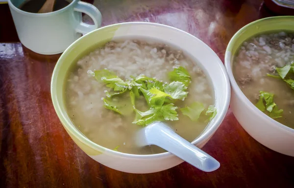 Deux bouillies dans le bol pour le petit déjeuner — Photo