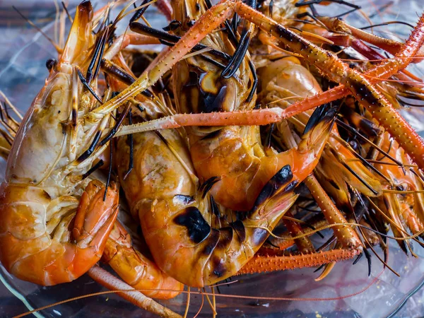 Gegrilde riviergarnalen op het fornuis — Stockfoto