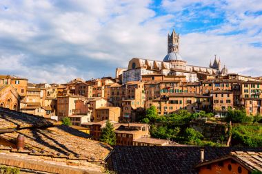  Duomo di Siena ile havadan görünümü