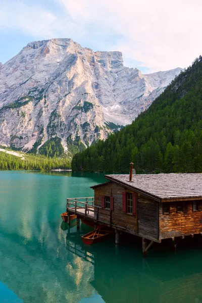 Braiesovo jezero na Dolomitech, Itálie — Stock fotografie