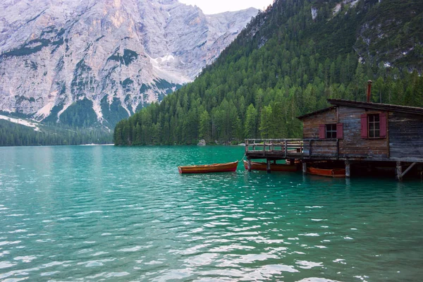 Braiesovo jezero na Dolomitech, Itálie — Stock fotografie