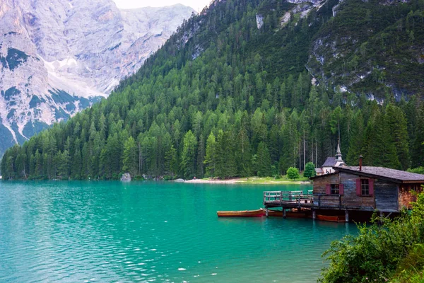 Braiesovo jezero na Dolomitech, Itálie — Stock fotografie