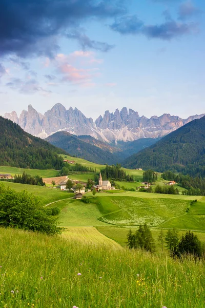 Santa Maddalena köyün önünde Odle Dolomites grup