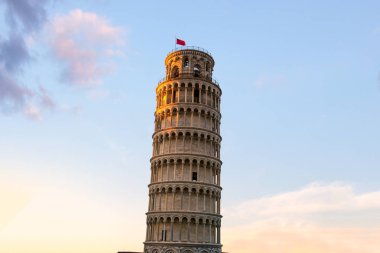 Eğik Pisa Kulesi, İtalya