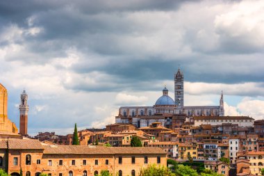  Duomo di Siena ile havadan görünümü