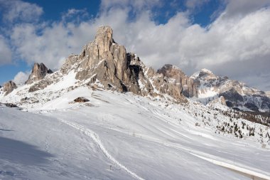 Kış manzara Dolomites dağ