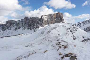 Kış manzara Dolomites dağ